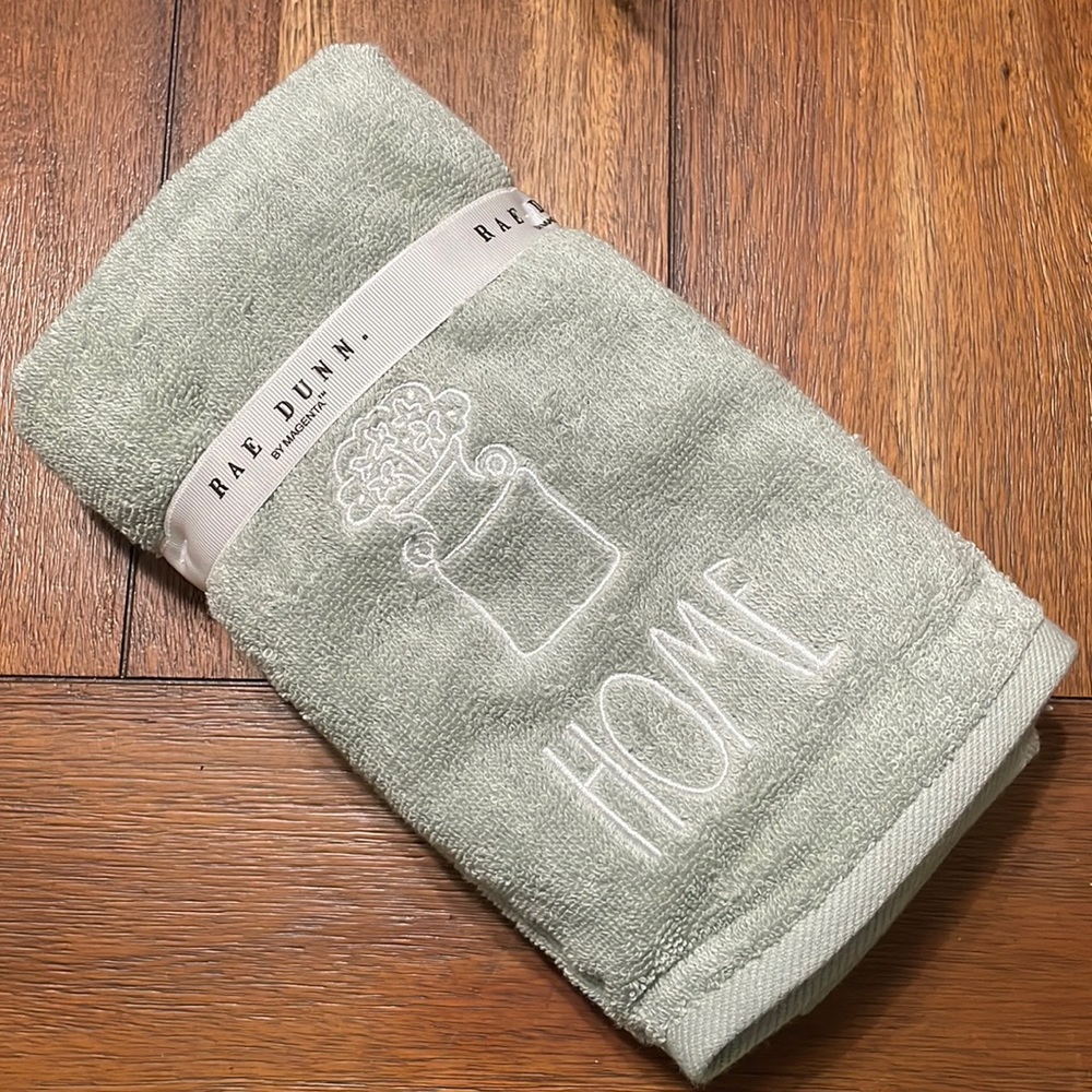 Set of 2 Rae Dunn hand towels, NWT
